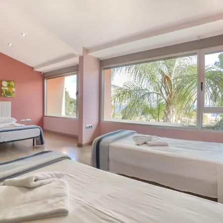 Oasis - Plusholidays Villa *